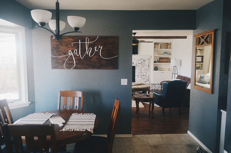 Breakfast nook on the 1st floor between the kitchen and the living room