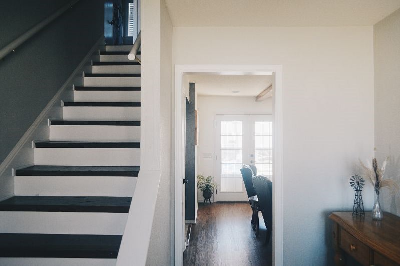 Entryway looking towards the living room and the stairs lead to all the bedrooms