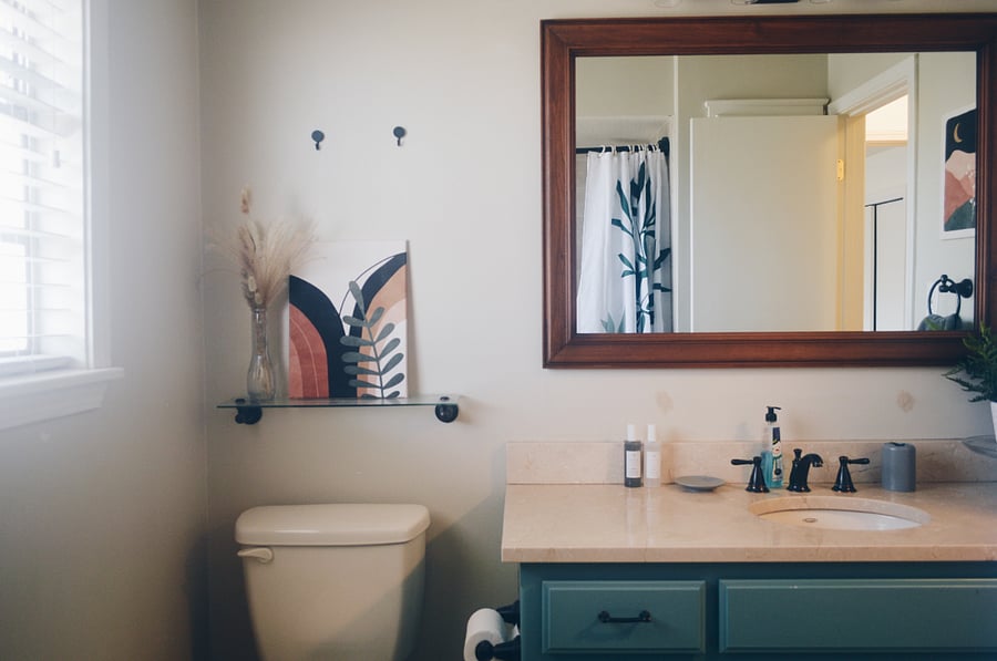 Full shared bathroom