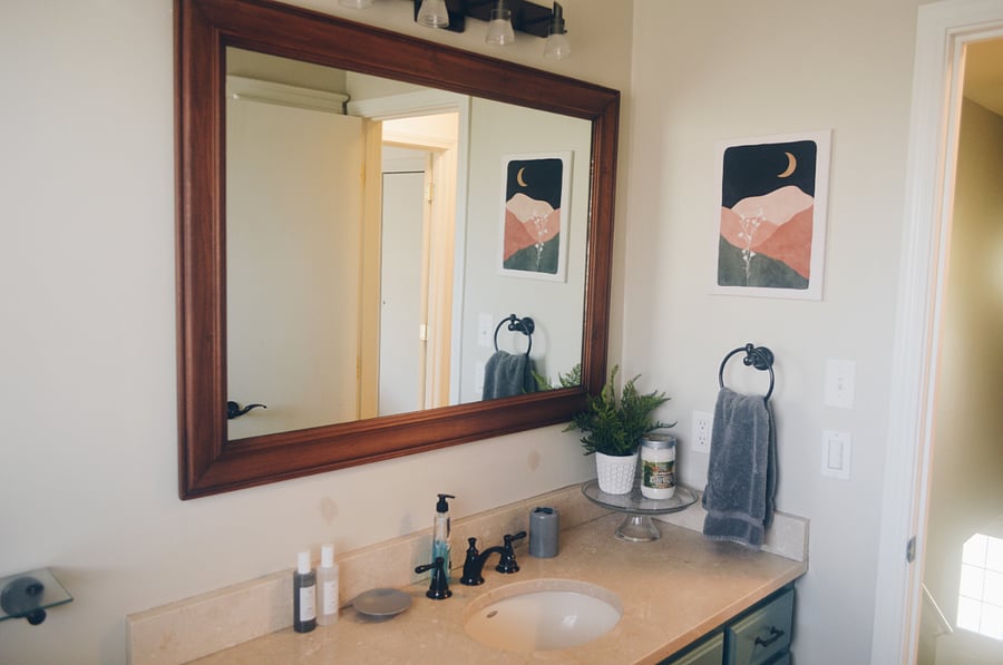 Full shared bathroom