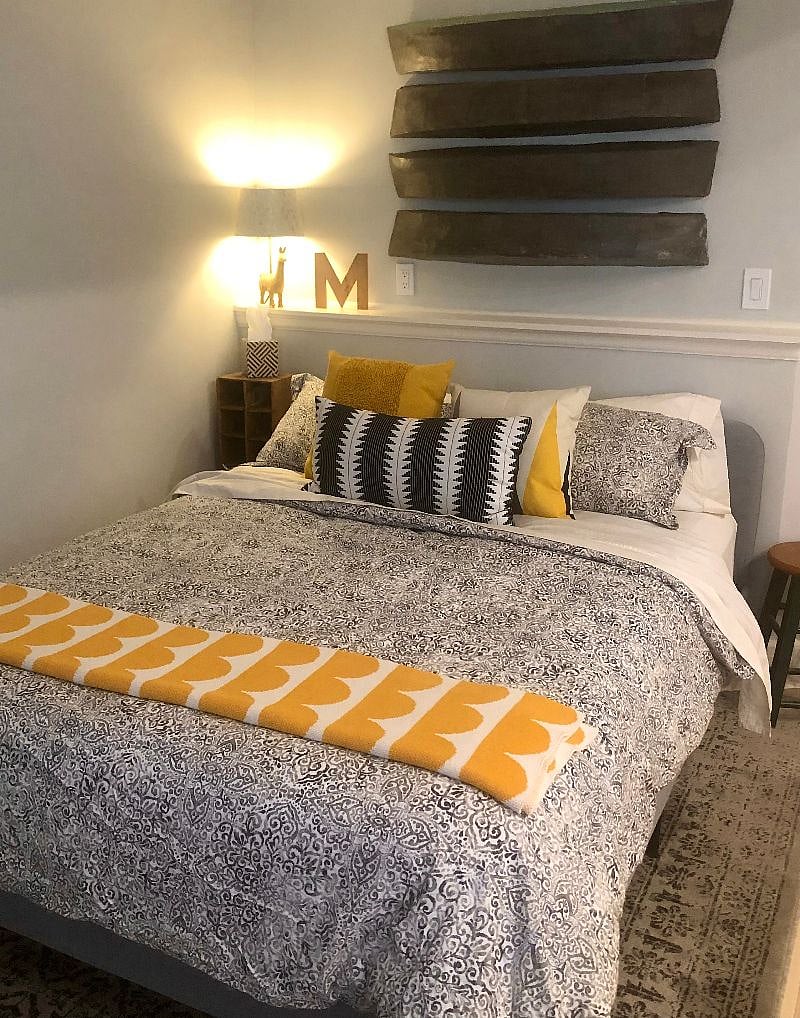 Bedroom w/queen size bed