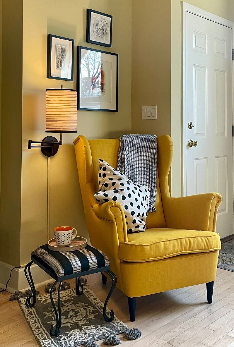 Living room - cozy corner