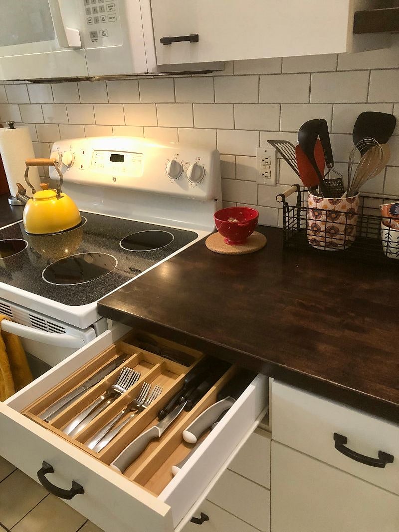 Kitchen drawer w/utensils