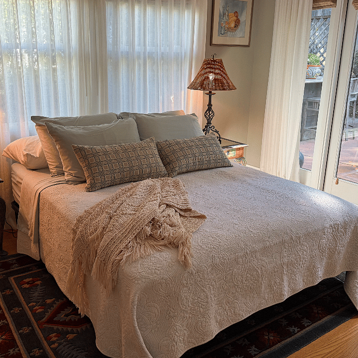 Adjustable queen bed