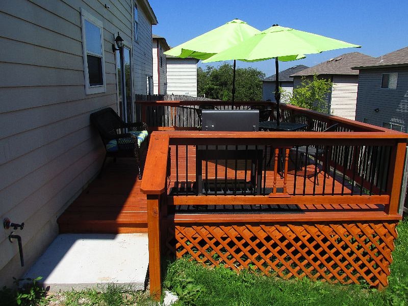 Beautiful Deck has a Grill, Fire Pit and Ash Tray