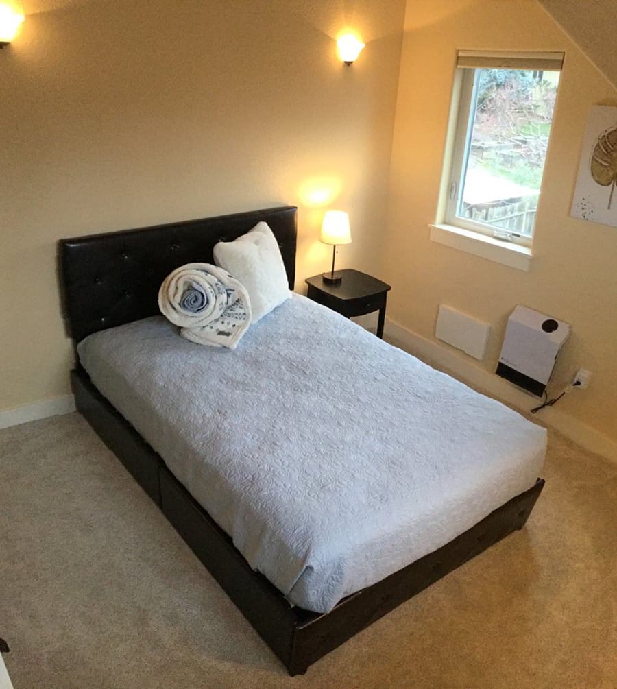 Laurel Room full bed