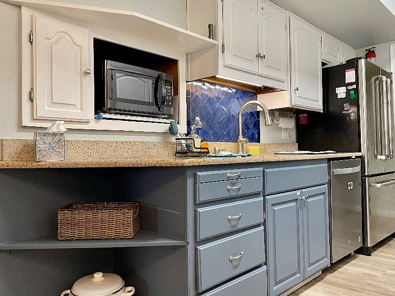 Fully appointed walk through kitchen w/ all appliances and granite counters