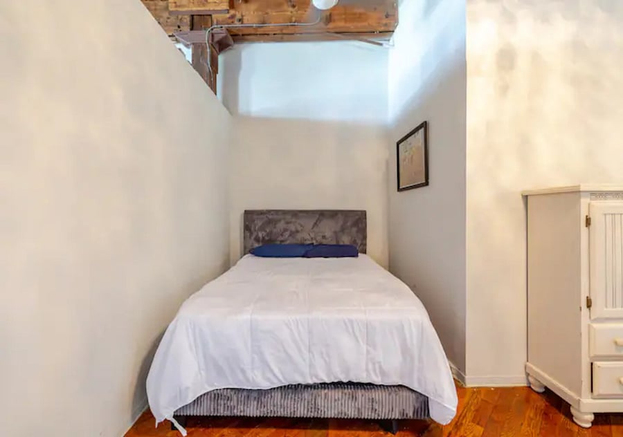 Bedroom with Queen Size Bed
