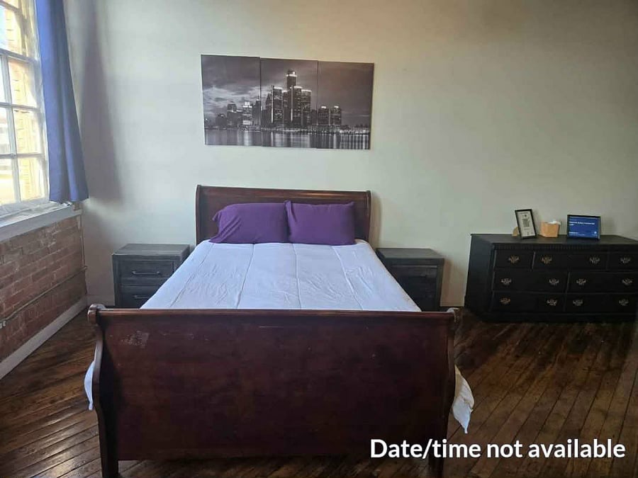 Bedroom with Queen Bed