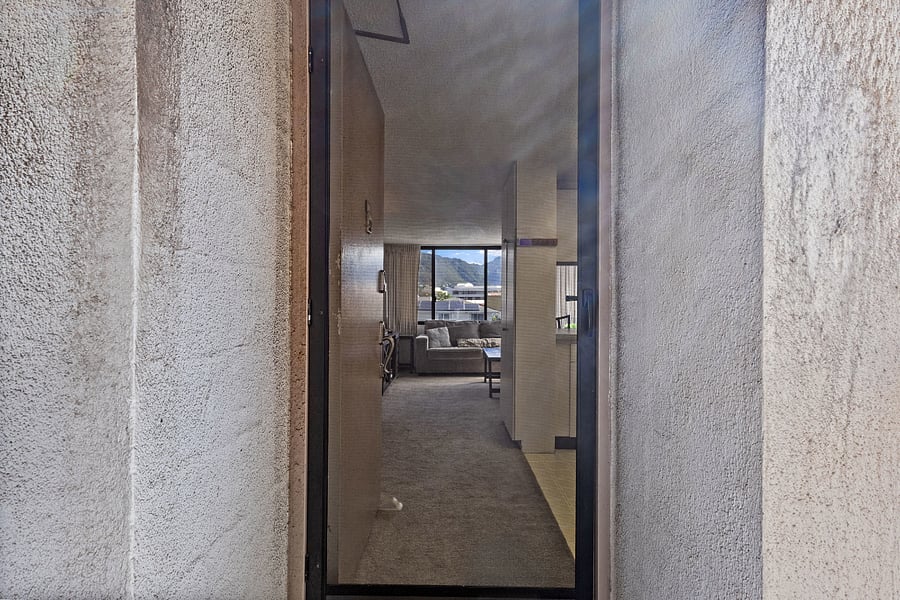 End unit, screen door for mountainous cross breezes. 