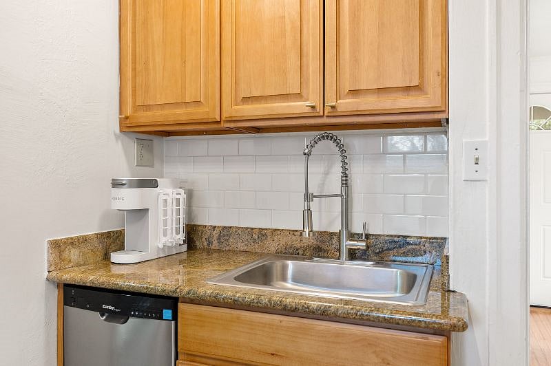 Furnished Finder property 493666_1 photo 7