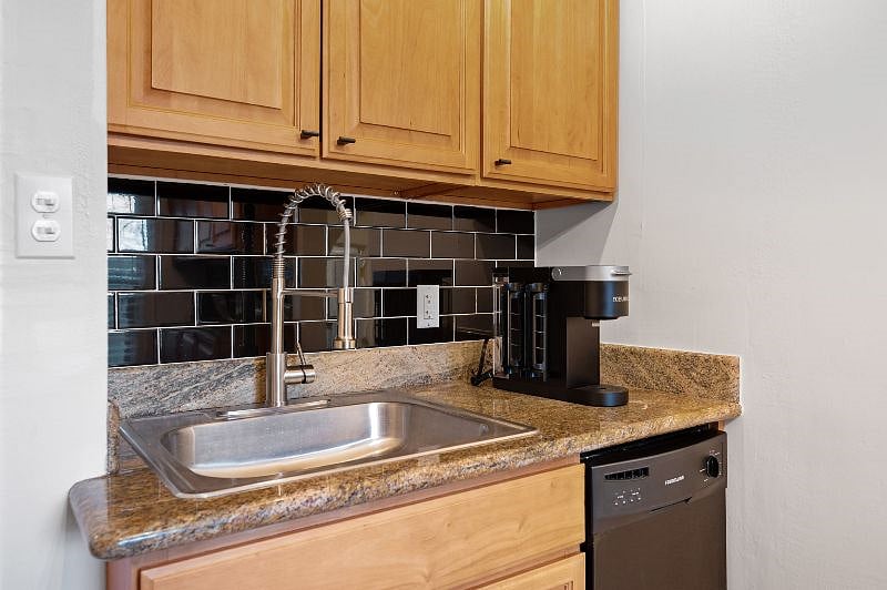 Furnished Finder property 493666_2 photo 8