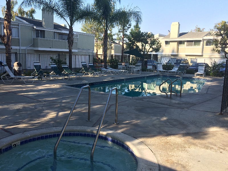 There are two Pool and Jacuzzi areas and two Tennis court areas in this complex! Enjoy!