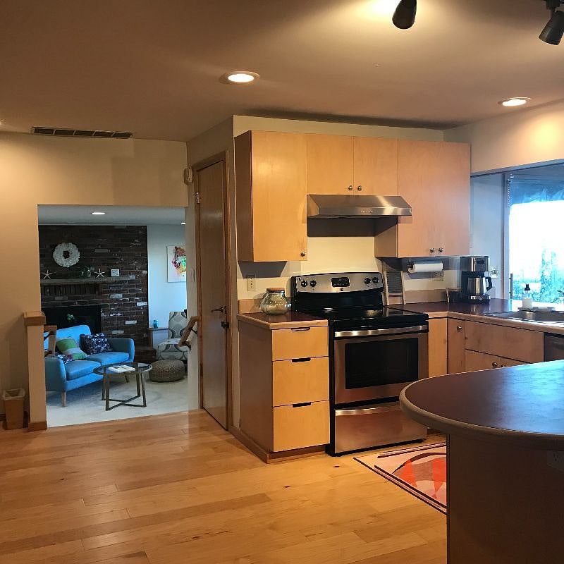 Fully equipped kitchen.