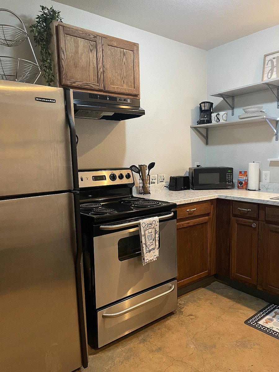 Full size electric range and refrigerator