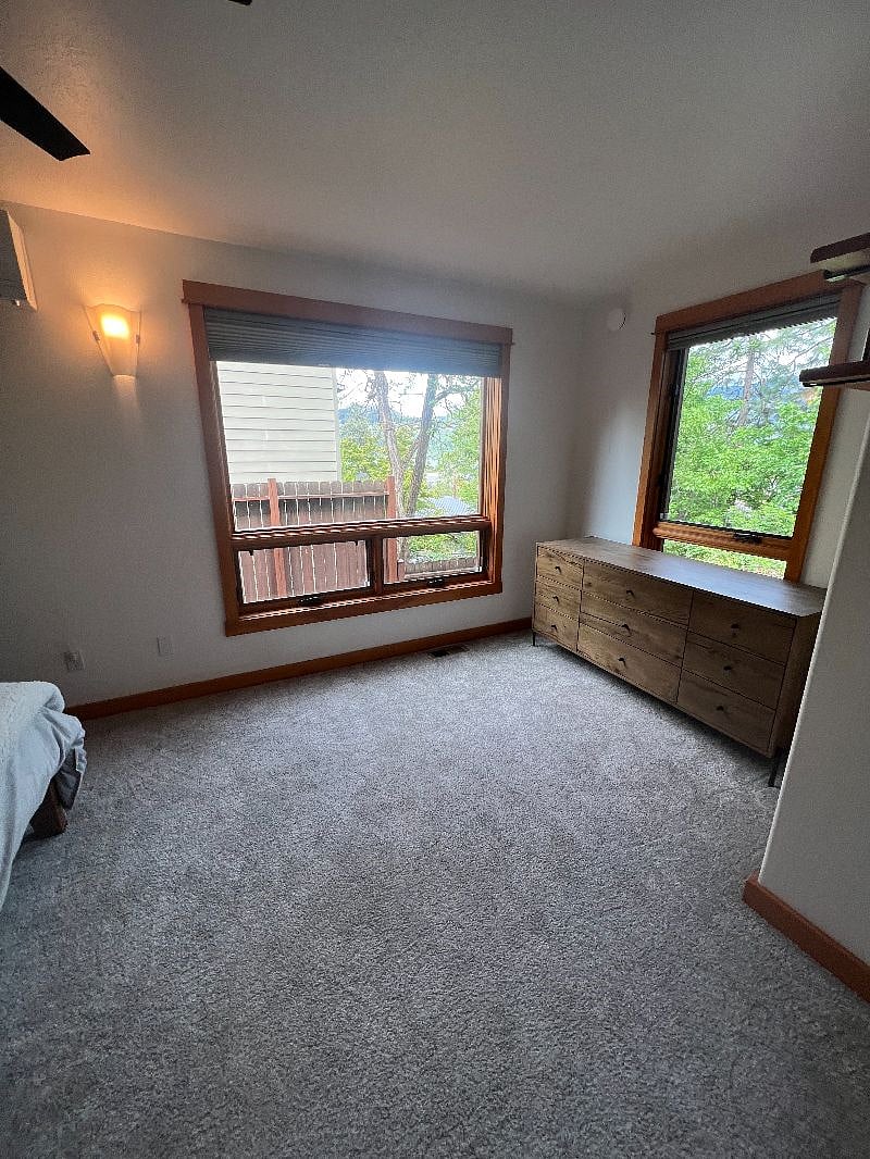 Lots of Drawer Space.Wa