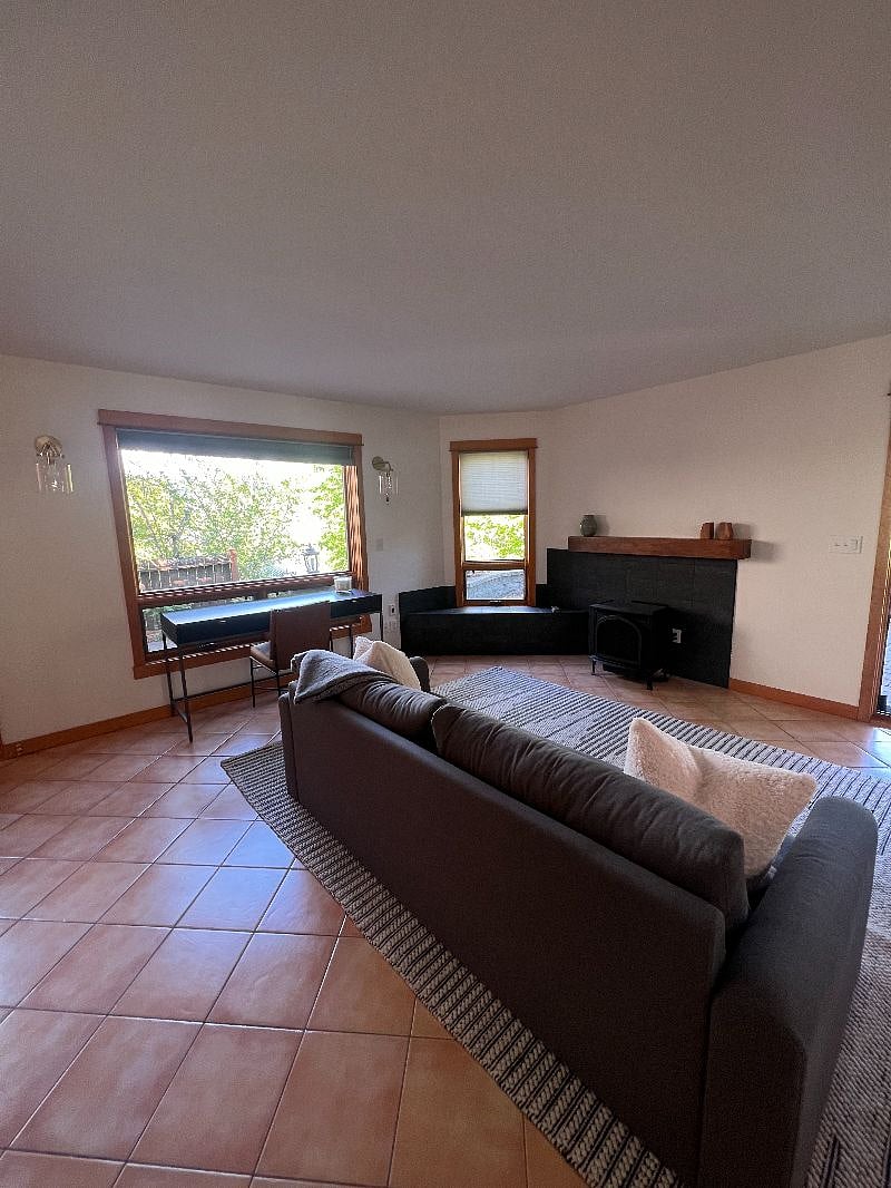 Gas Fireplace. Desk facing Columbia River.