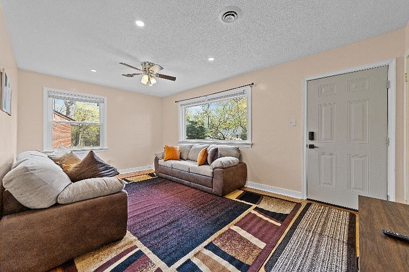 Furnished Finder property 494011_1 photo 3