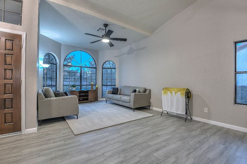 Furnished Finder property 494111_1 photo 3