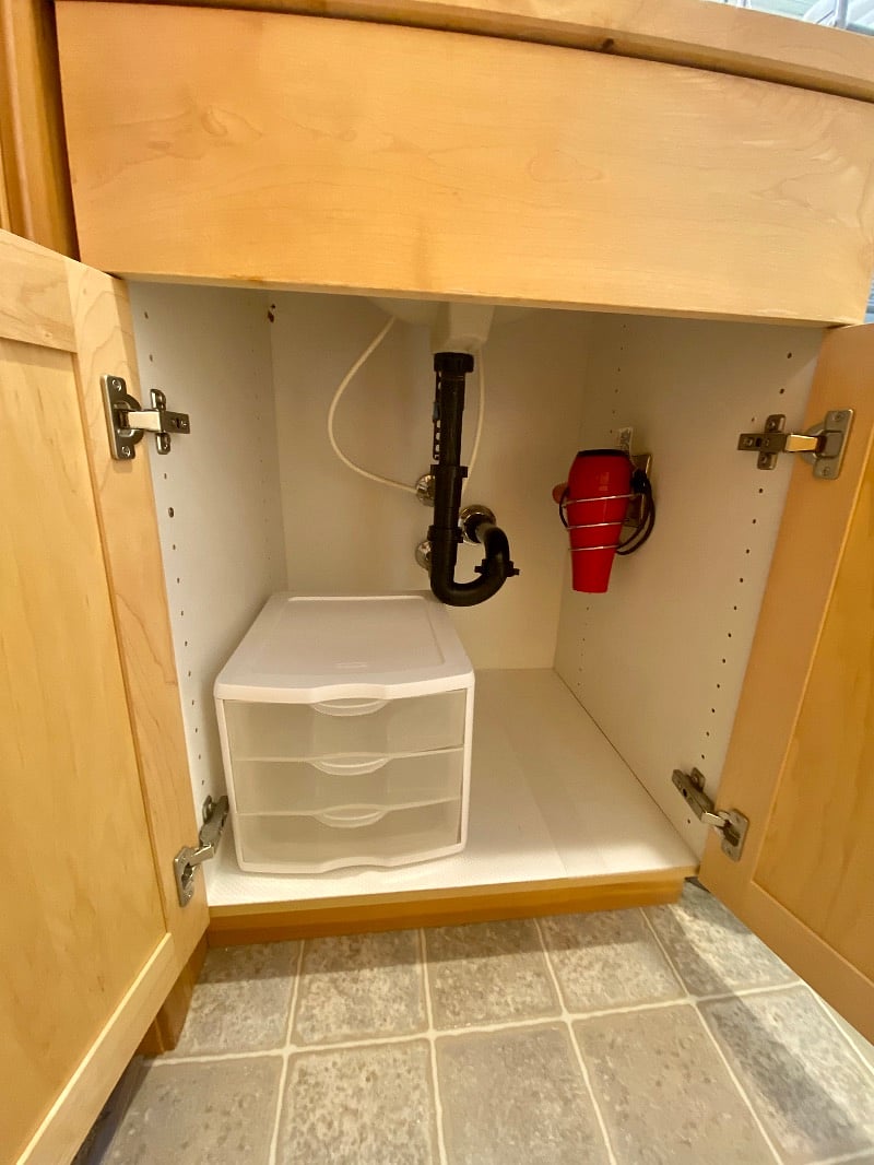 Guest en Suite with under sink storage, and hairdryer included.