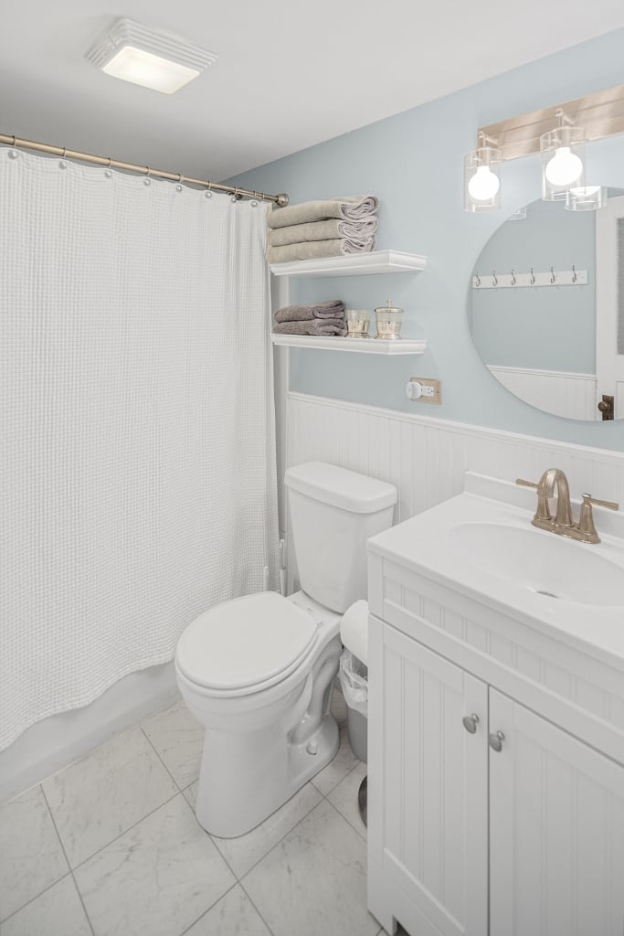 Newly Remodeled | Full Bathroom | Luxury Bath Linens | Toiletries