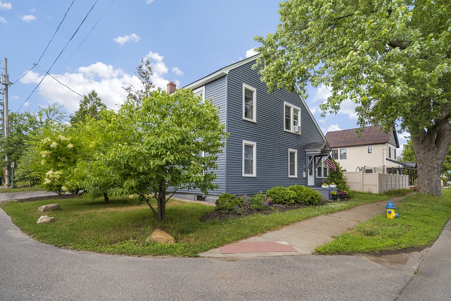 Quiet Residential Neighborhood | Westside Saratoga | Walk to Downtown | Beekman Art District | Walk to Hospital