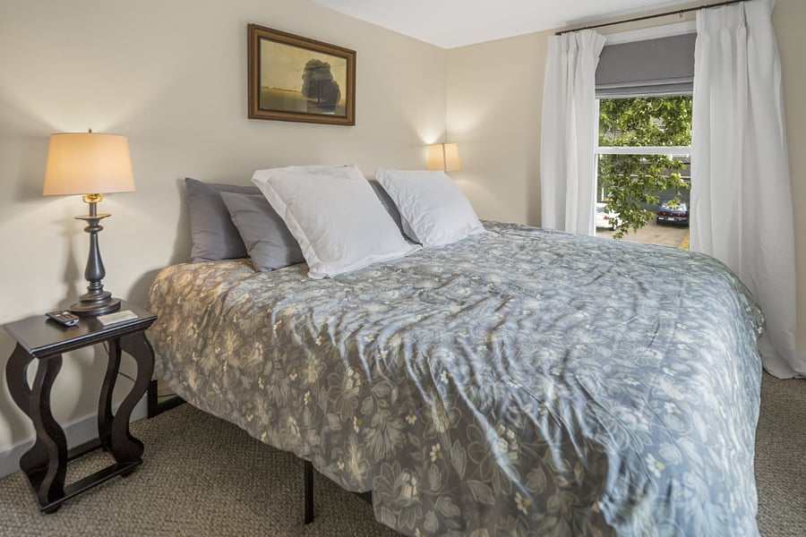 King Bedroom | 40 Smart TV | Closet Dresser | Blackout Roman shades | Blackout Drapes | Luxury Bed Linens