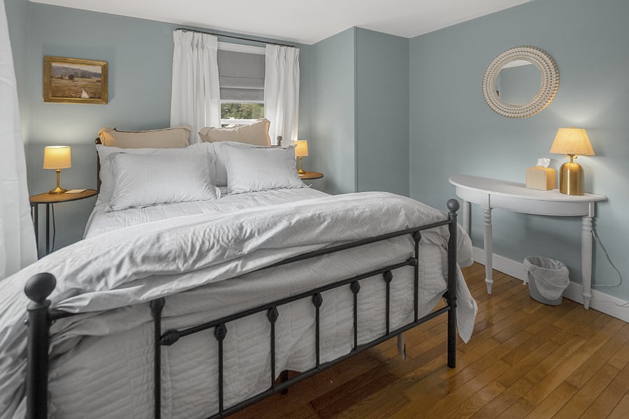 Queen Bedroom | 40 Smart TV | Closet | Blackout Roman shades | Blackout Drapes | Luxury Bed Linens