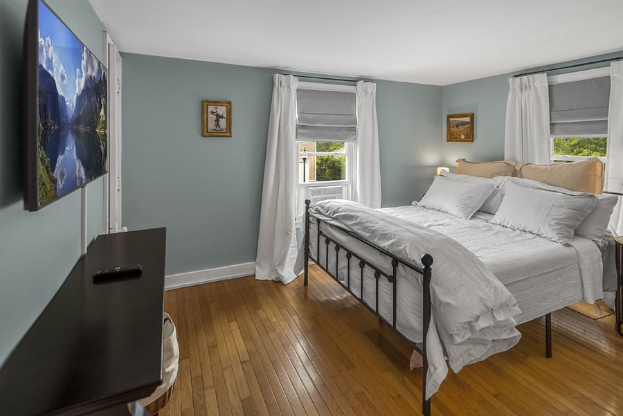 Queen Bedroom | 40 Smart TV | Closet | Blackout Roman shades | Blackout Drapes | Luxury Bed Linens