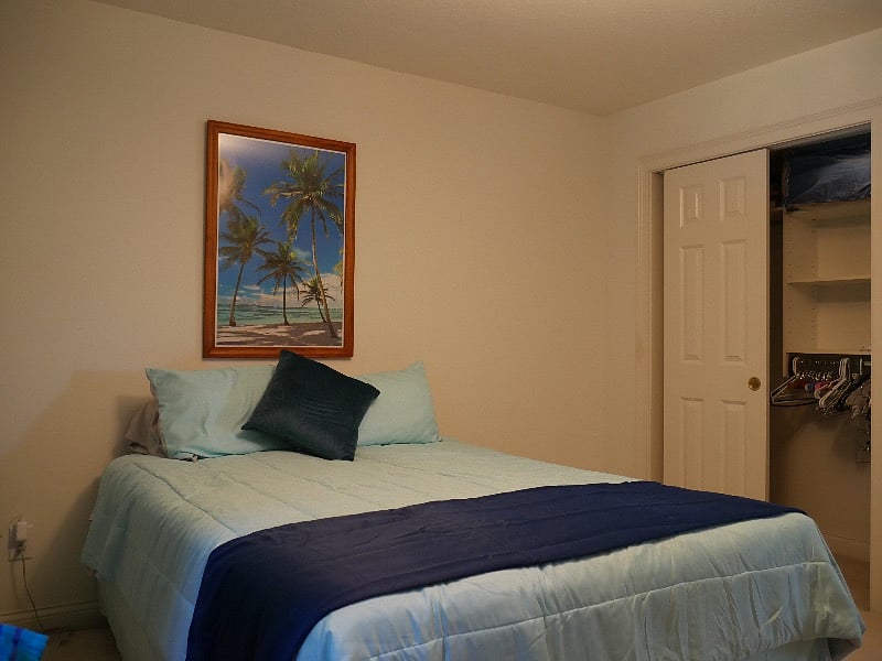 Island Rm/guest rm queen sleep number bed; closet