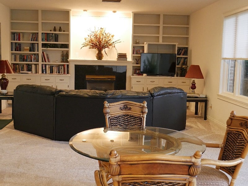 Conversation, TV, dining