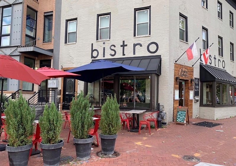 Just a short walk away, you'll discover a vibrant mix of fantastic dining options, lively bars, concert halls, Michelin-starred restaurants, and a variety of shopping spots to explore!