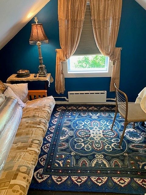 Attention: This additional room is not included in base rent. It is available for additional rental.
Upper living room area/sleeping area. Queen size futon.