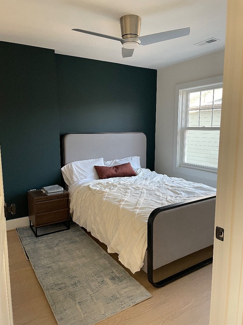 Queen bed with new memory foam mattress 
