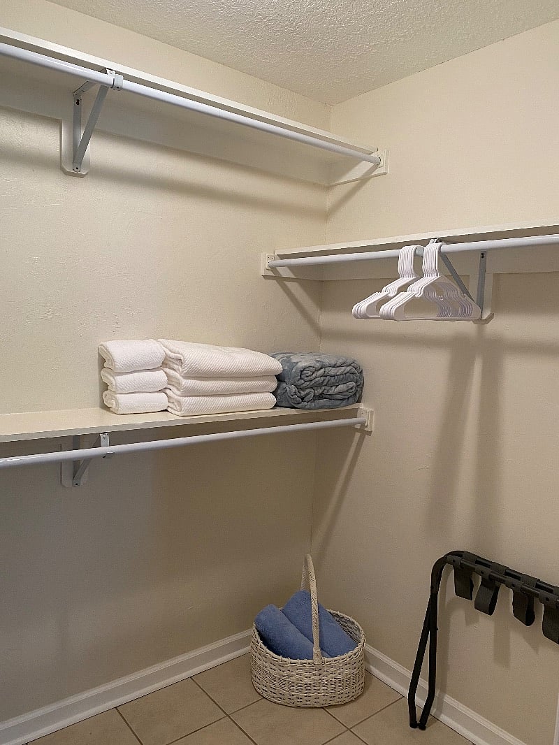 Main bedroom walk-in closet