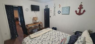 Queen bedroom