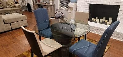 4 Place seating