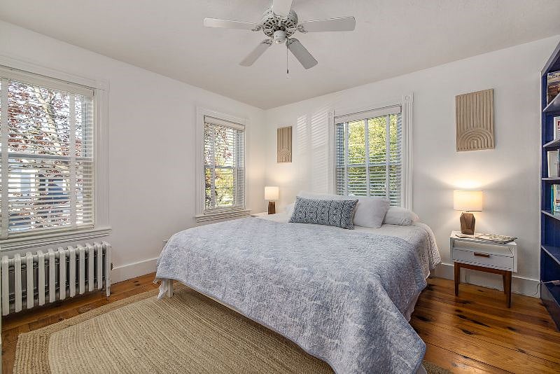 King sized bedroom