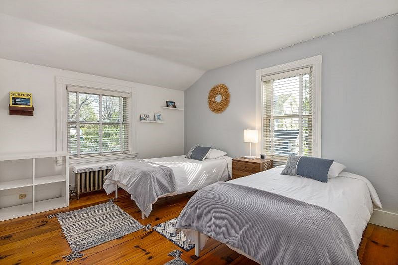 2 twin bed/bedroom