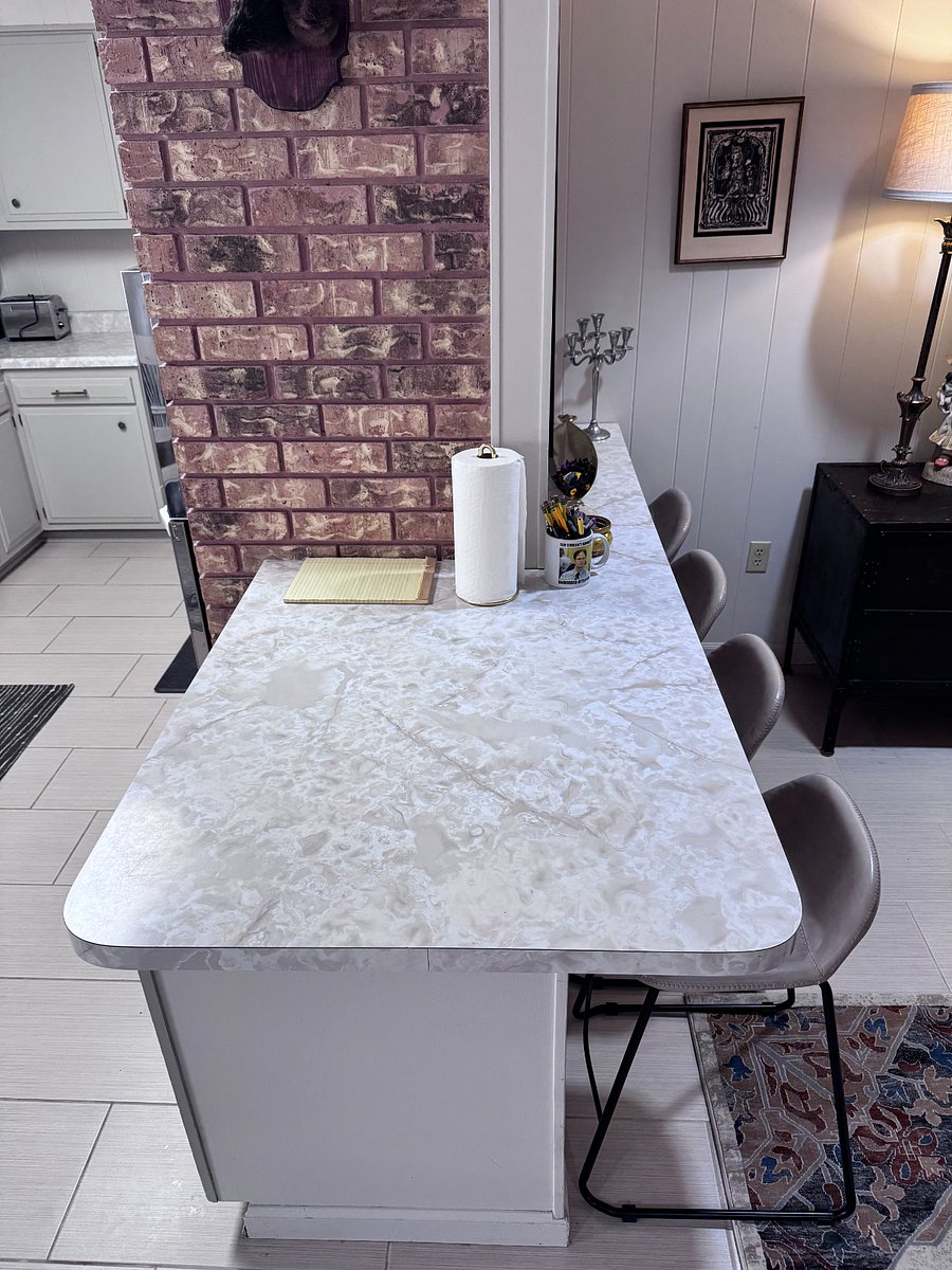 Counter bar perfect for entertaining