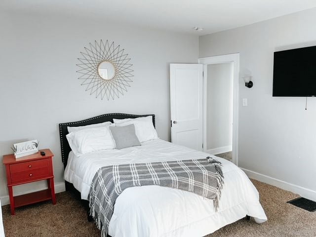 Master Bedroom w/Smart TV