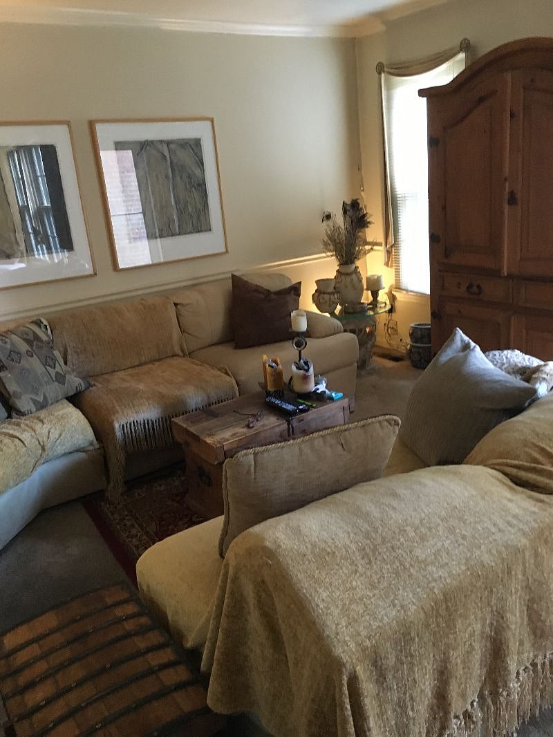 Main Floor Livingroom
