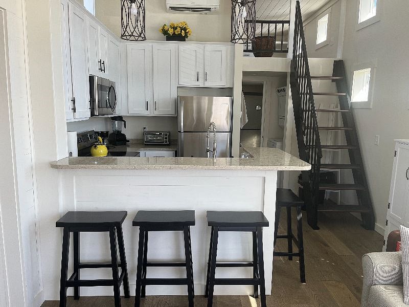Full size kitchen