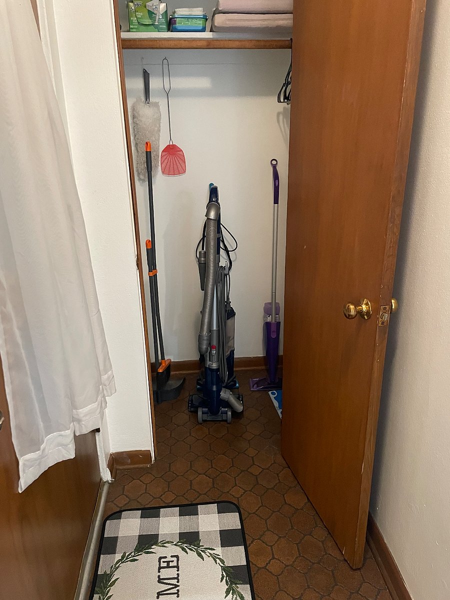 Vacuum, swifter, dust pan.