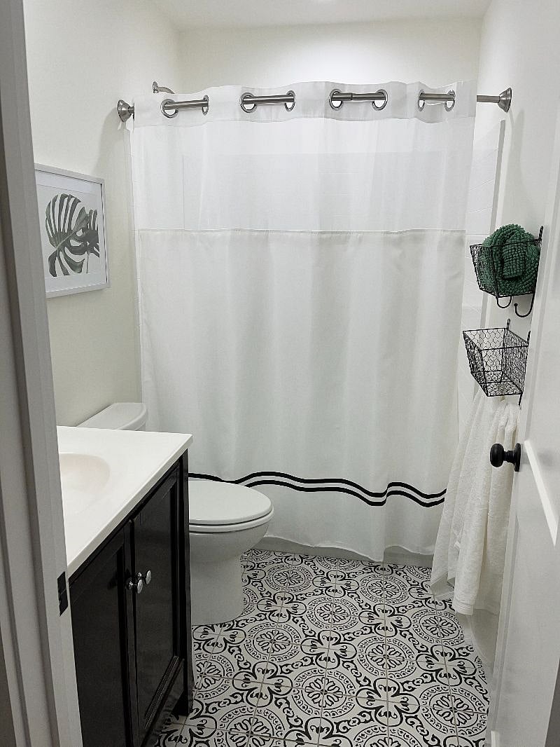 Hall bath for guests-adjacent to second bedroom