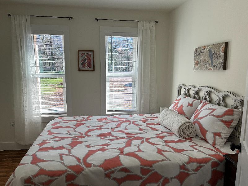 Second queen bedroom adjacent to hall bath
