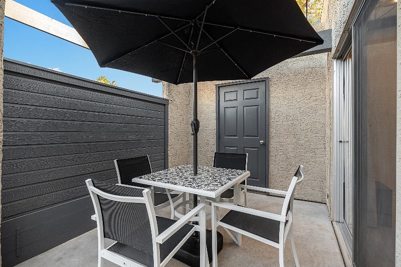 Private open air front patio.