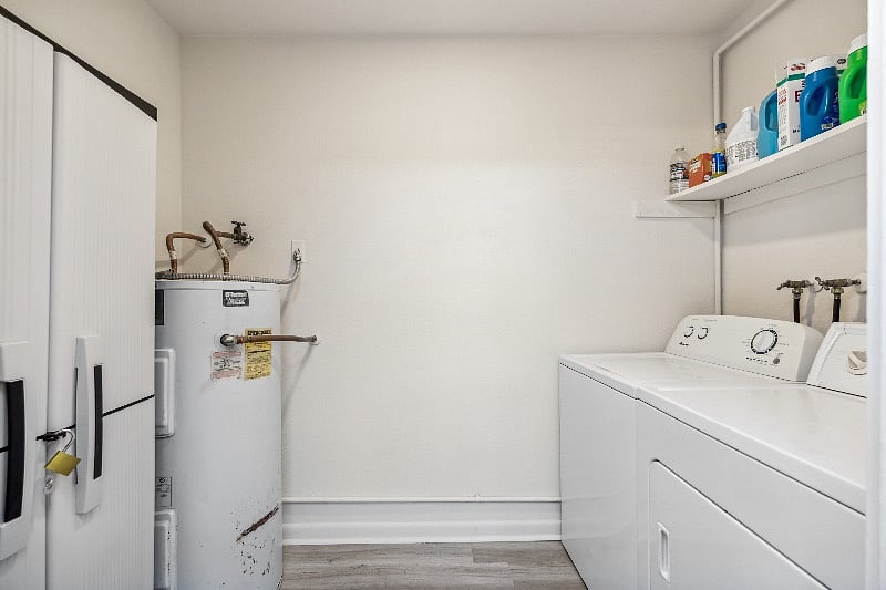 Home Laundry in unit.