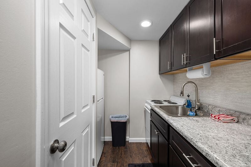 Furnished Finder property 496287_3 photo 6