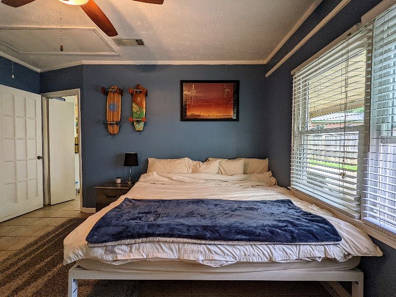 Huge, super comfy bed (not too hard, not too soft) with comfy pillows and lots of blankets